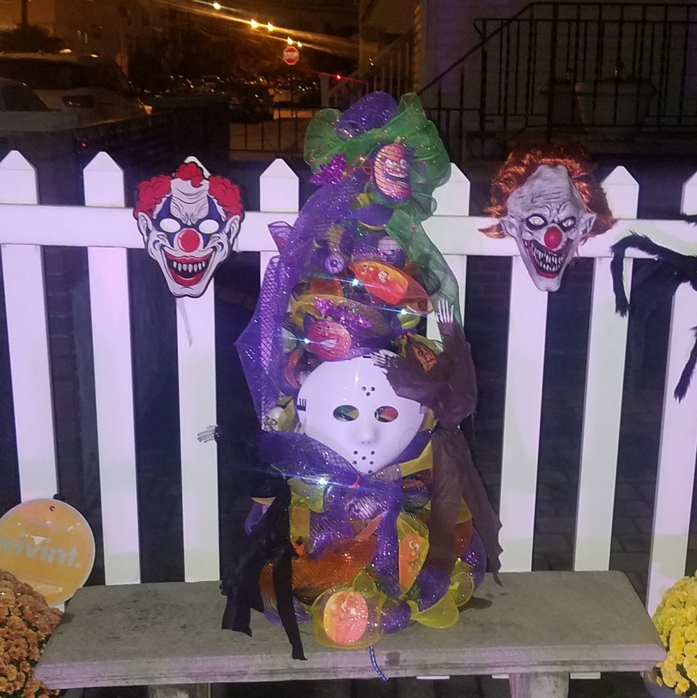 Hollaween mesh tree with lights